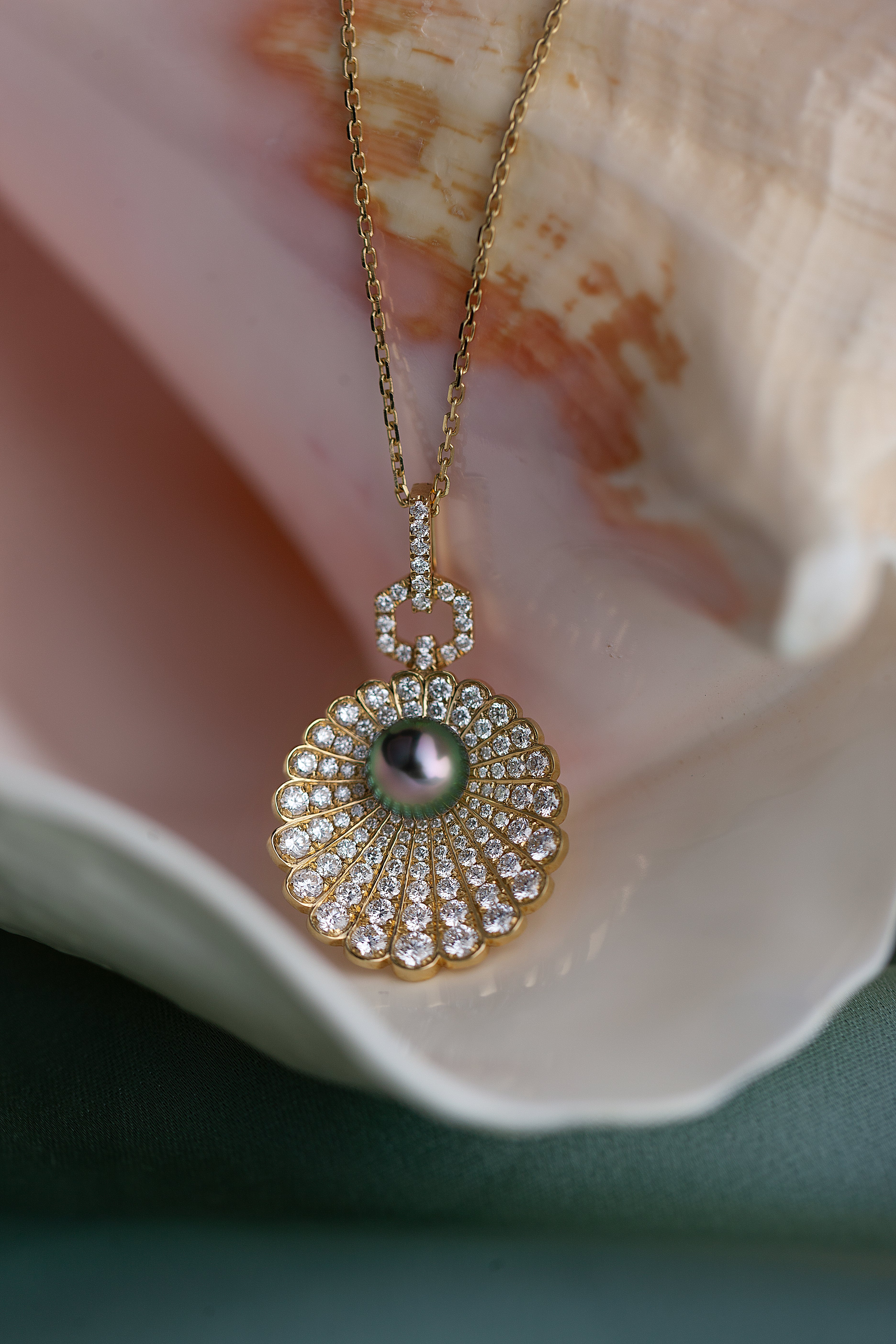 The Venus Pendant, Tahitian Black Pearl
