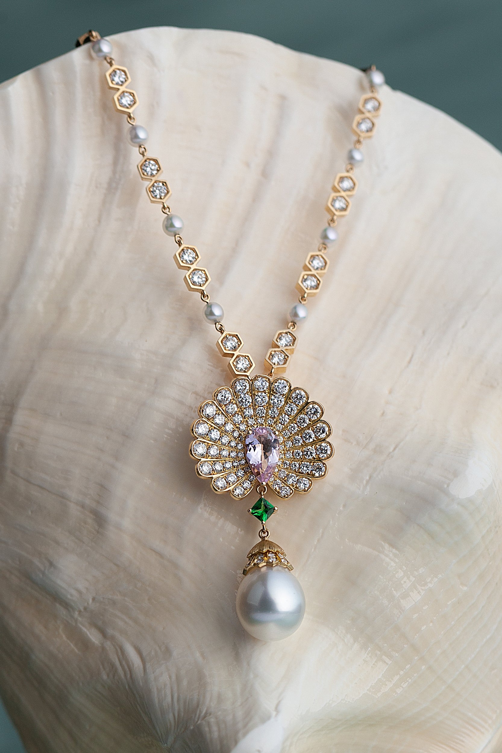 The Venus Pendant/Brooch